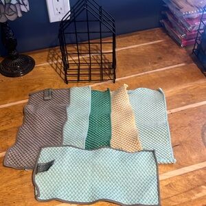 Norwex Counter Cloth Holder and 6 Cloths